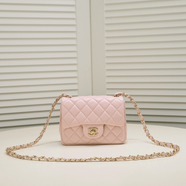 シャネルバッグ正面デザイン